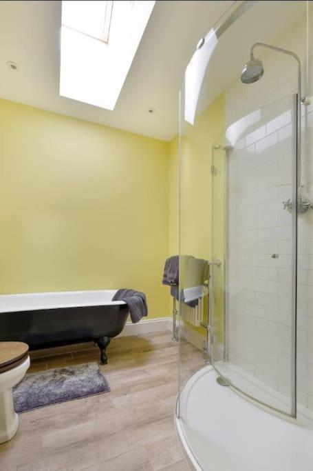 Windsor/Legoland/Ascot Charming 3Br Home In Centre Eksteriør bilde